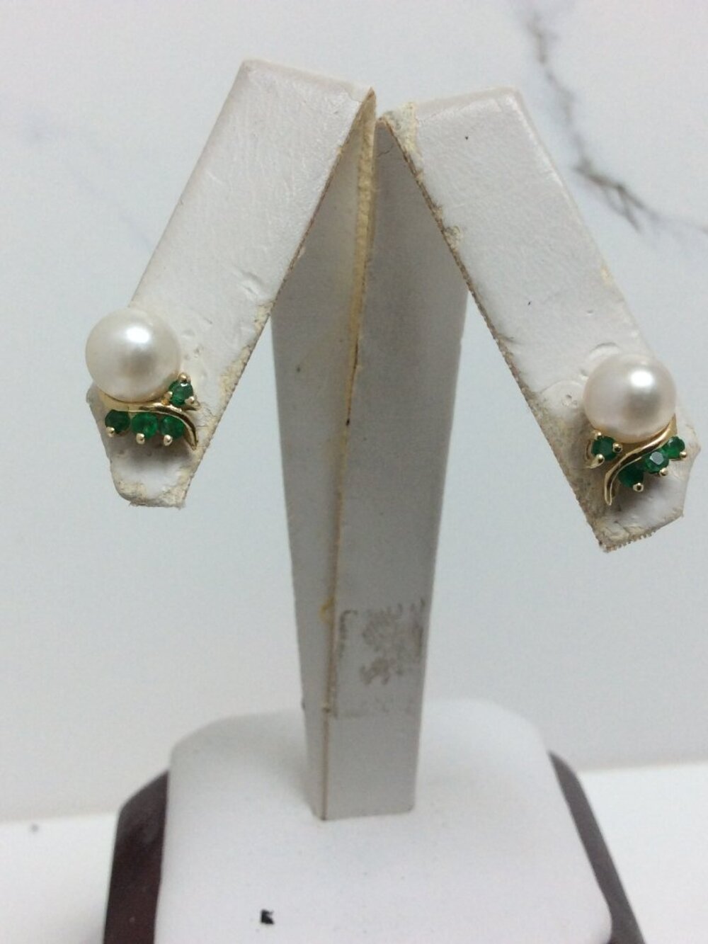14k real Yellow gold Pearl Natural Emerald Stud Earrings 2.00 grams